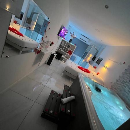 Love Room Avec Spa Privatif Le Rove Esterno foto
